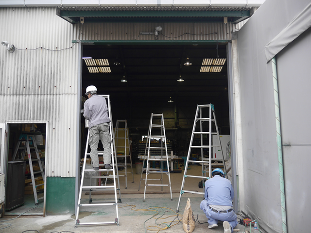 工場・倉庫のシャッター取替工事　軽量電動シャッター　豊明市
